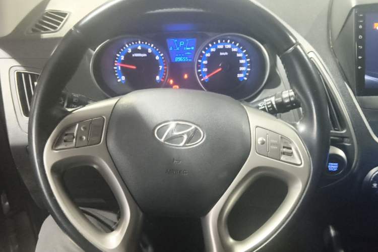 Used Hyundai ix35 2015 2.0L Automatic 2WD Smart Version China V Standard Steering Wheel