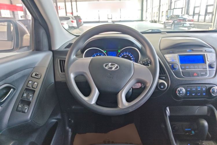 Used Hyundai ix35 2015 2.0L Automatic 2WD Comfort Edition China V Standard Steering Wheel