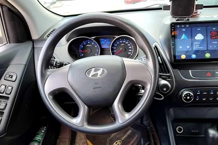 Used Hyundai ix35 2015 2.0L Automatic 2WD Comfort Edition China IV Standard Steering Wheel