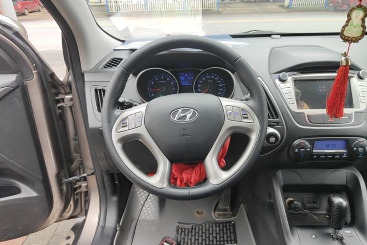 Used Hyundai ix35 2015 2.0L Automatic 2WD Smart Type China IV Steering Wheel