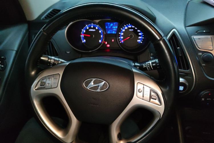 Used Hyundai ix35 2015 2.0L Automatic 2WD Smart Version China V Standard Steering Wheel