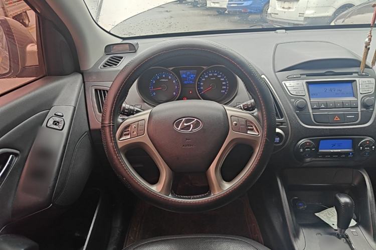 Used Hyundai ix35 2015 2.0L Automatic 2WD Smart Version China V Standard Steering Wheel