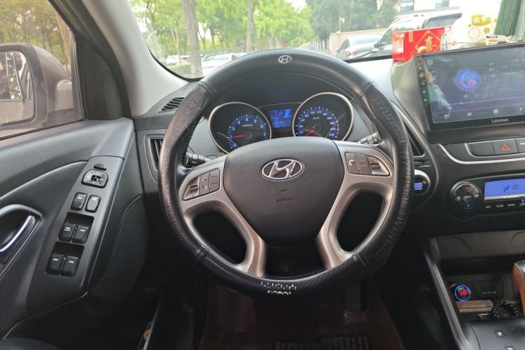 Used Hyundai ix35 2015 2.0L Automatic 2WD Smart Version China V Standard Steering Wheel