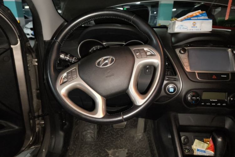 Used Hyundai ix35 2015 2.0L Automatic 2WD Smart Version China V Standard Steering Wheel