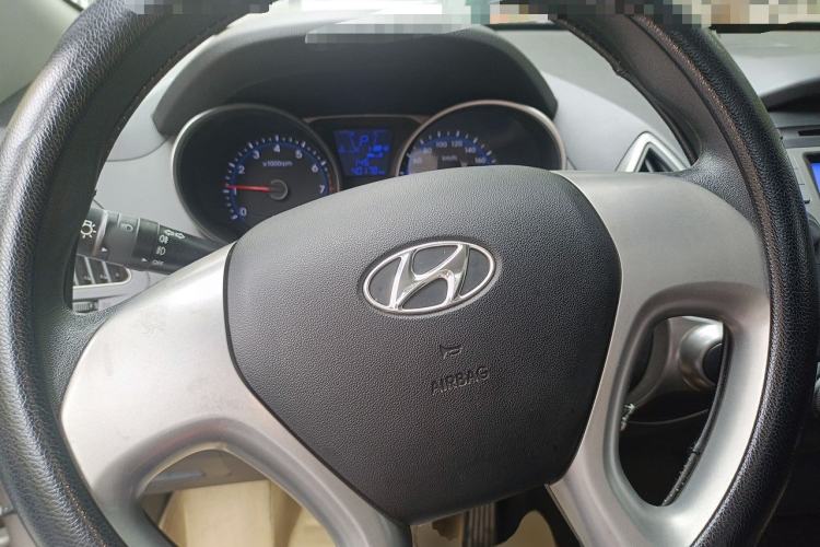 Used Hyundai ix35 2015 2.0L Automatic 2WD Comfort Edition China IV Standard Steering Wheel