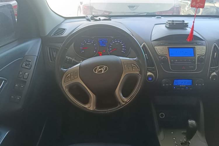 Used Hyundai ix35 2015 2.0L Automatic 2WD Smart Version China V Standard Steering Wheel