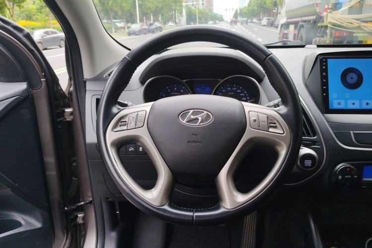 Used Hyundai ix35 2015 2.0L Automatic 2WD Smart Type China IV Steering Wheel