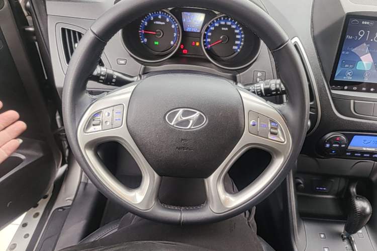 Used Hyundai ix35 2015 2.0L Automatic 2WD Smart Type China IV Steering Wheel