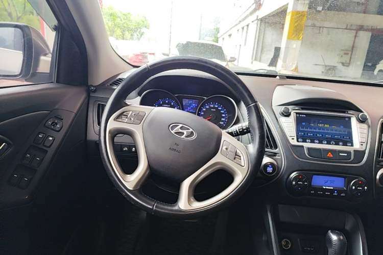 Used Hyundai ix35 2015 2.0L Automatic 2WD Smart Type China IV Steering Wheel
