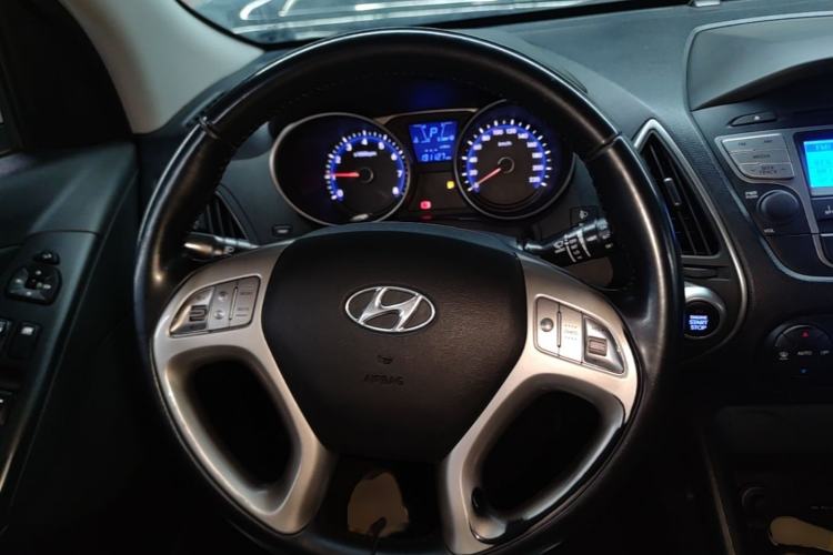 Used Hyundai ix35 2015 2.0L Automatic 2WD Smart Version China V Standard Steering Wheel