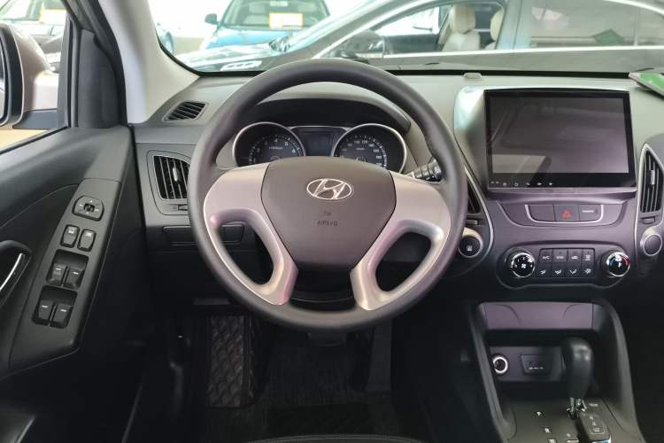 Used Hyundai ix35 2015 2.0L Automatic 2WD Comfort Edition China V Standard Steering Wheel