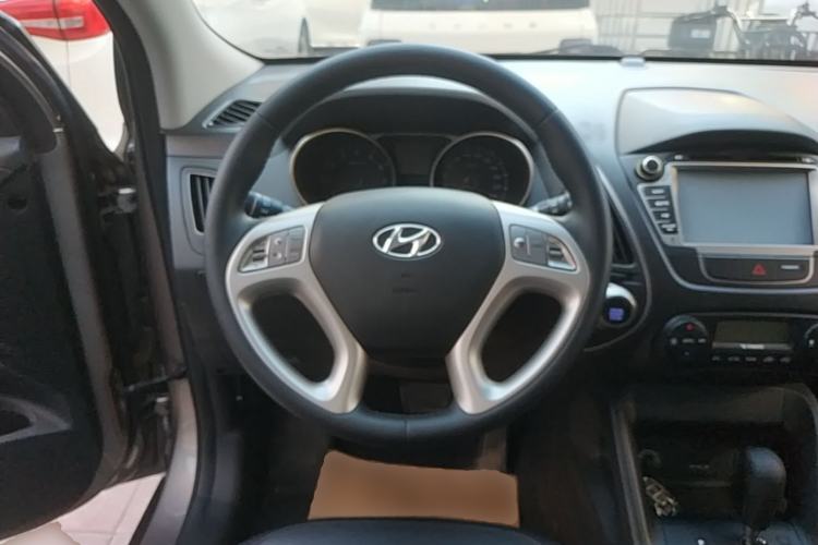 Used Hyundai ix35 2015 2.0L Automatic 2WD Smart Type China IV Steering Wheel