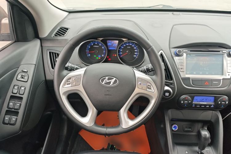Used Hyundai ix35 2015 2.0L Automatic 2WD Smart Type China IV Steering Wheel