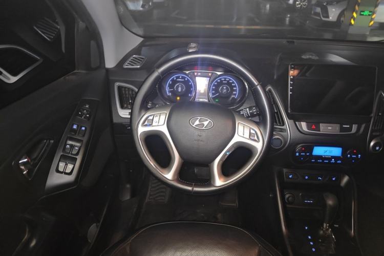 Used Hyundai ix35 2015 2.0L Automatic Two-Wheel Drive Leading Trim China IV Standard Steering Wheel