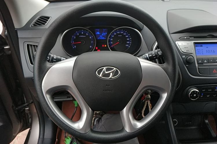Used Hyundai ix35 2015 2.0L Manual Two-Wheel Drive Comfort Version China V Standard Steering Wheel