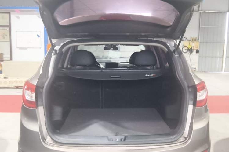 Used Hyundai ix35 2015 2.0L Automatic 2WD Smart Version China V Standard Trunk