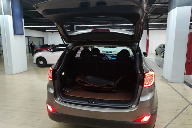 Used Hyundai ix35 2015 2.0L Automatic 2WD Smart Version China V Standard Trunk