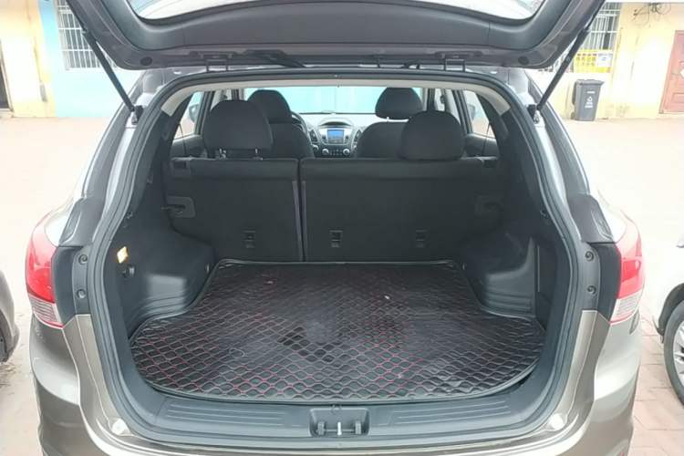 Used Hyundai ix35 2015 2.0L Manual Two-Wheel Drive Comfort Version China V Standard Trunk