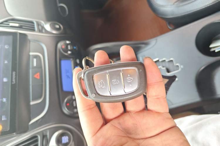 Used Hyundai ix35 2015 2.0L Automatic 2WD Smart Version China V Standard Vehicle Key