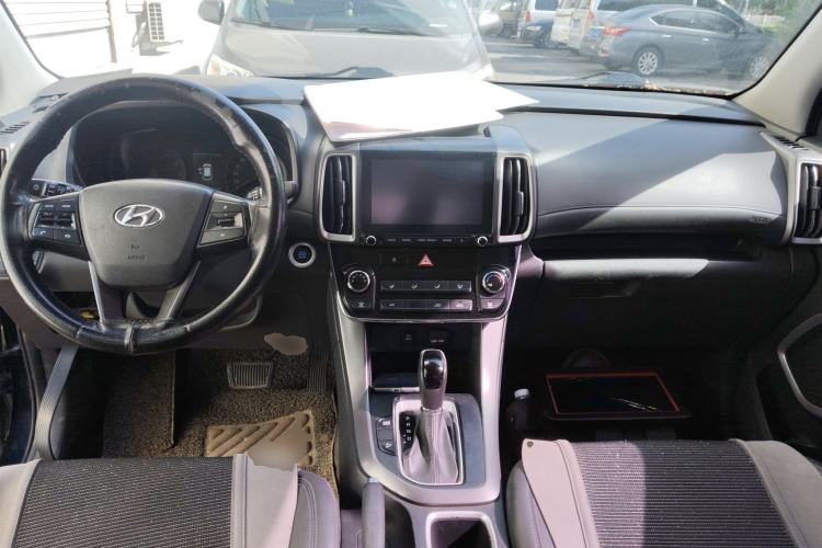 Used Hyundai ix35 2018 2.0L Automatic 2WD Zhiyong·Changxiang Edition Center Console