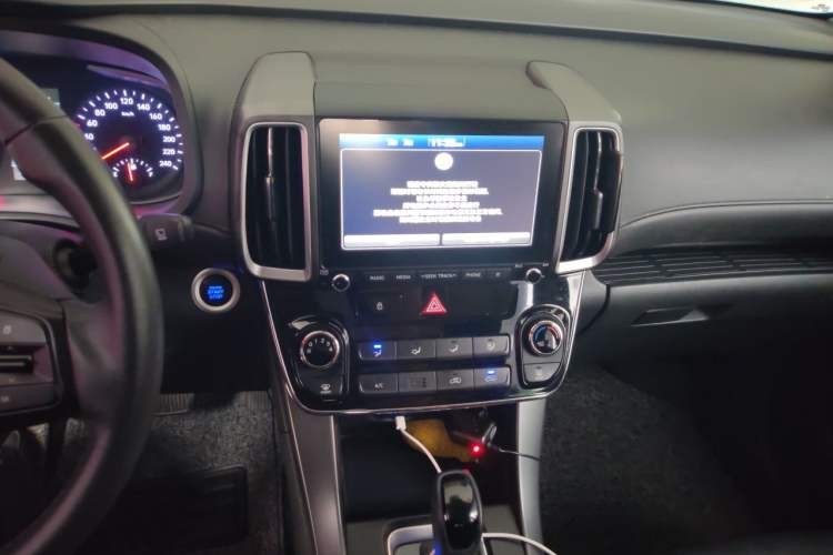 Used Hyundai ix35 2018 2.0L Automatic 2WD Zhiyong·Changxiang Edition Audio And AC Panel