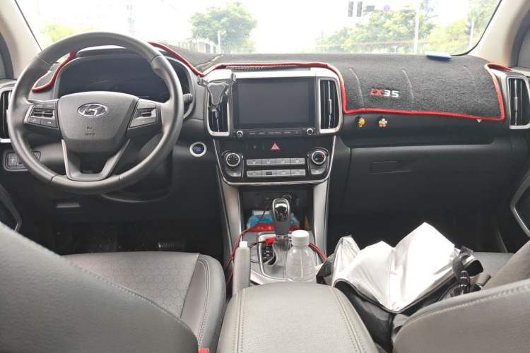 Used Hyundai ix35 2018 2.0L Automatic 2WD Zhiyong·Changxiang Edition Center Console