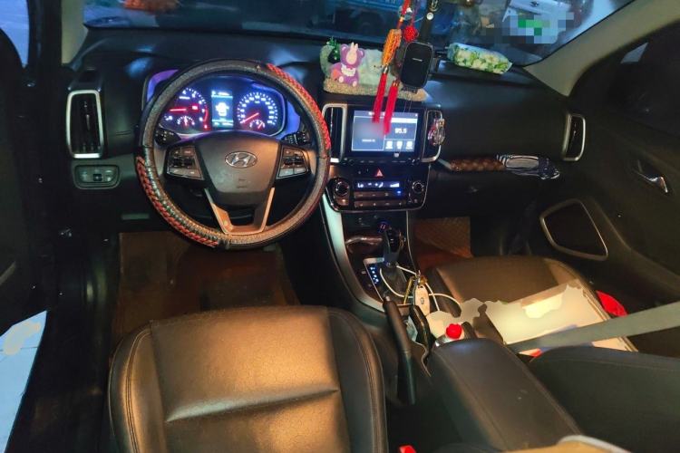 Used Hyundai ix35 2018 2.0L Automatic Two-Wheel Drive Zhiyong·Changlian Edition Center Console