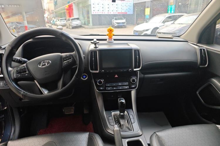 Used Hyundai ix35 2018 2.0L Automatic Two-Wheel Drive Zhiyong·Changlian Edition Center Console