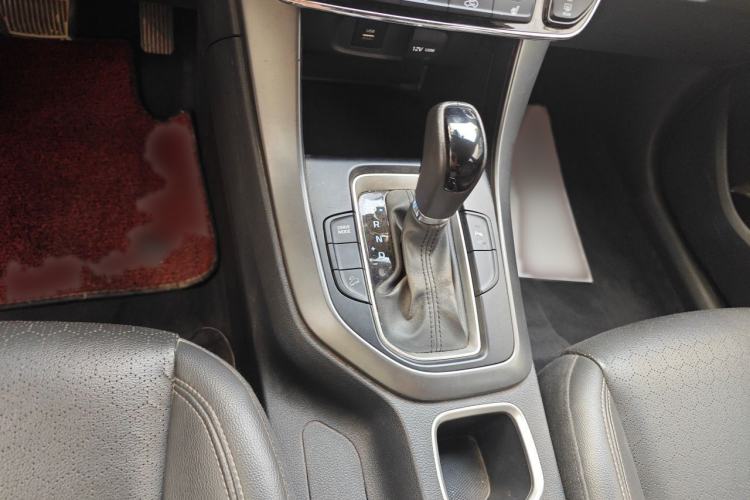 Used Hyundai ix35 2018 2.0L Automatic Two-Wheel Drive Zhiyong·Changlian Edition Gear Lever