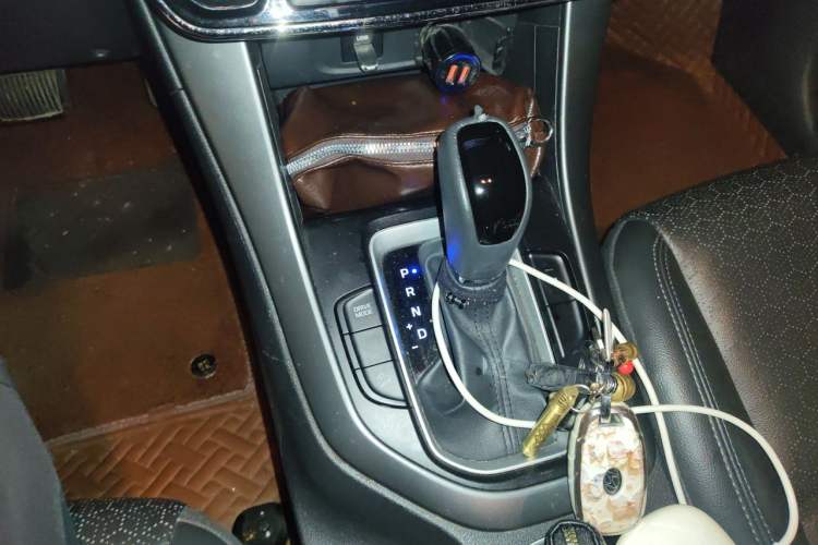 Used Hyundai ix35 2018 2.0L Automatic Two-Wheel Drive Zhiyong·Changlian Edition Gear Lever