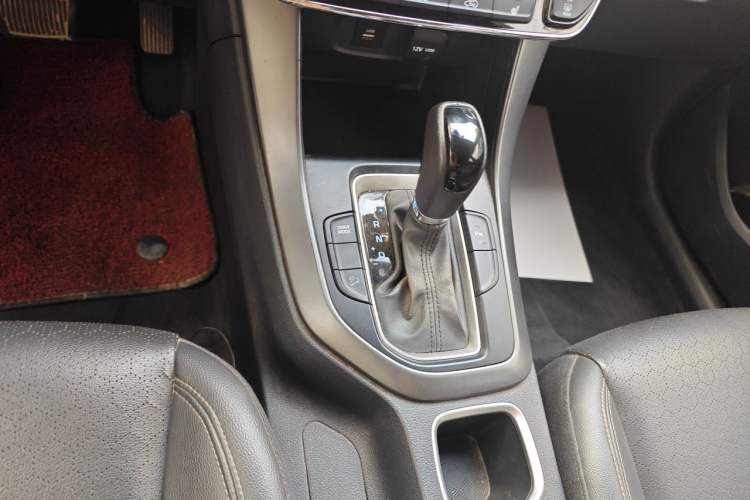 Used Hyundai ix35 2018 2.0L Automatic Two-Wheel Drive Zhiyong·Changlian Edition Gear Lever