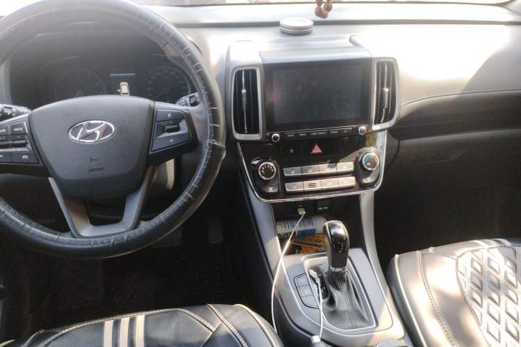 Used Hyundai ix35 2018 2.0L Automatic 2WD Zhiyong·Changxiang Edition Center Console