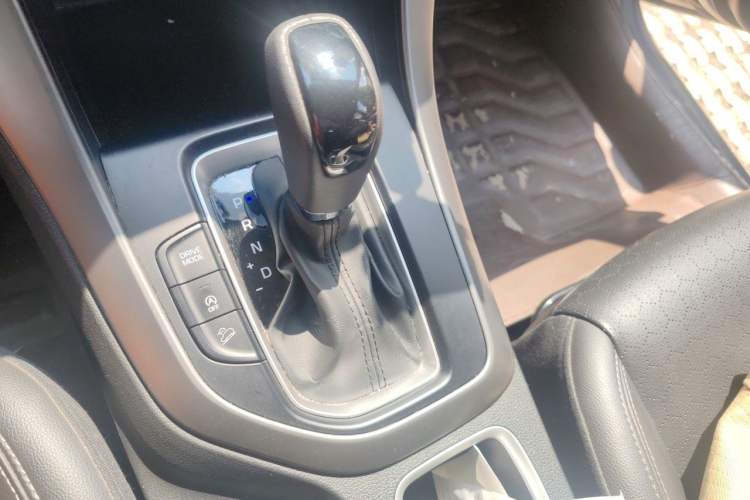 Used Hyundai ix35 2018 2.0L Automatic 2WD Zhiyong·Changxiang Edition Gear Lever