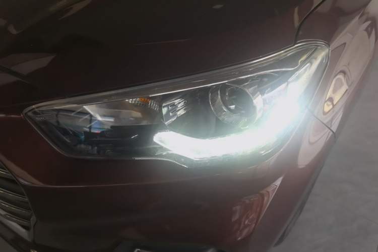 Used Hyundai ix35 2018 2.0L Automatic 2WD Zhiyong·Changxiang Edition Left Front Headlight