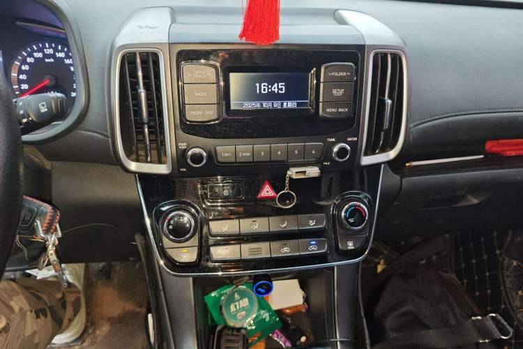 Used Hyundai ix35 2018 2.0L Manual Two-Wheel Drive Zhiyong·Changzhi Edition Audio And AC Panel