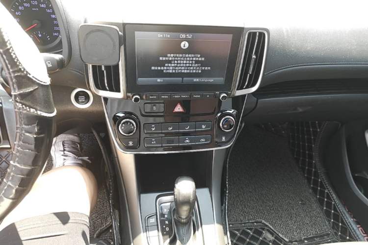 Used Hyundai ix35 2018 2.0L Automatic 2WD Zhiyong·Changxiang Edition Audio And AC Panel