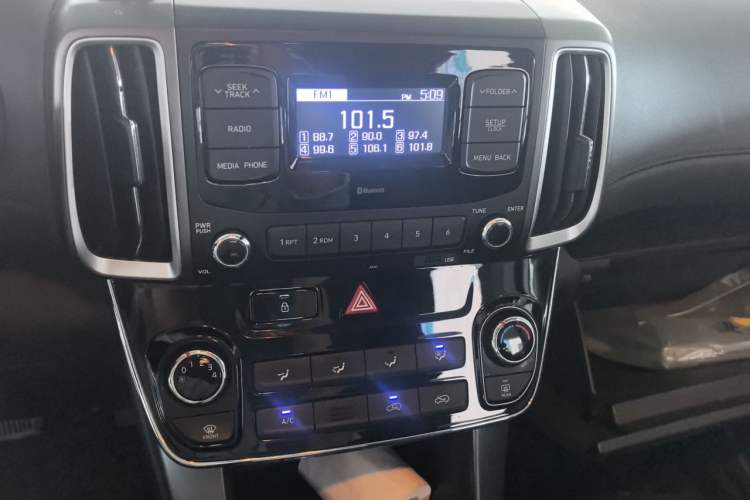Used Hyundai ix35 2018 2.0L Automatic 2WD Zhiyong·Changzhi Edition Audio And AC Panel