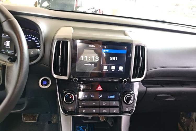 Used Hyundai ix35 2018 2.0L Automatic 4x4 Zhiyong – Flagship Edition Audio And AC Panel