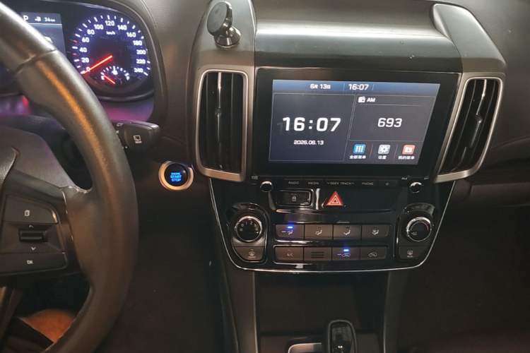 Used Hyundai ix35 2018 2.0L Automatic 2WD Zhiyong·Changxiang Edition Audio And AC Panel