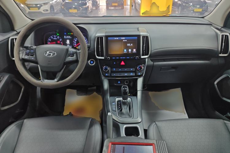 Used Hyundai ix35 2018 2.0L Automatic 2WD Zhiyong·Changxiang Edition Center Console