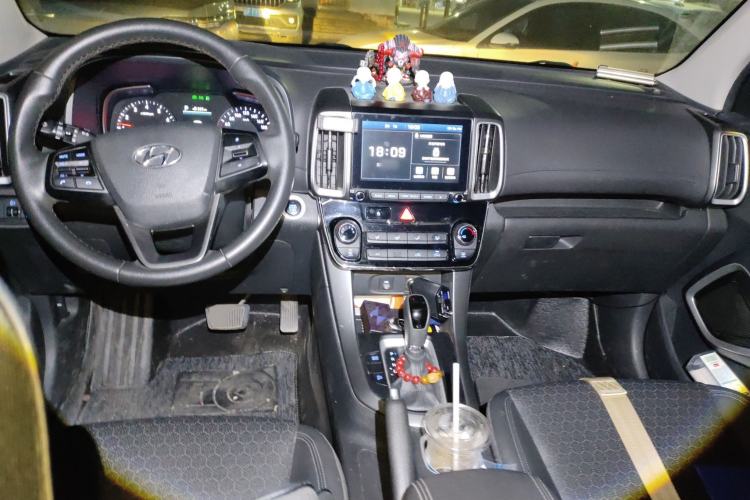 Used Hyundai ix35 2018 2.0L Automatic 2WD Zhiyong·Changxiang Edition Center Console
