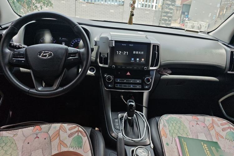 Used Hyundai ix35 2018 2.0L Automatic 2WD Zhiyong·Changxiang Edition Center Console