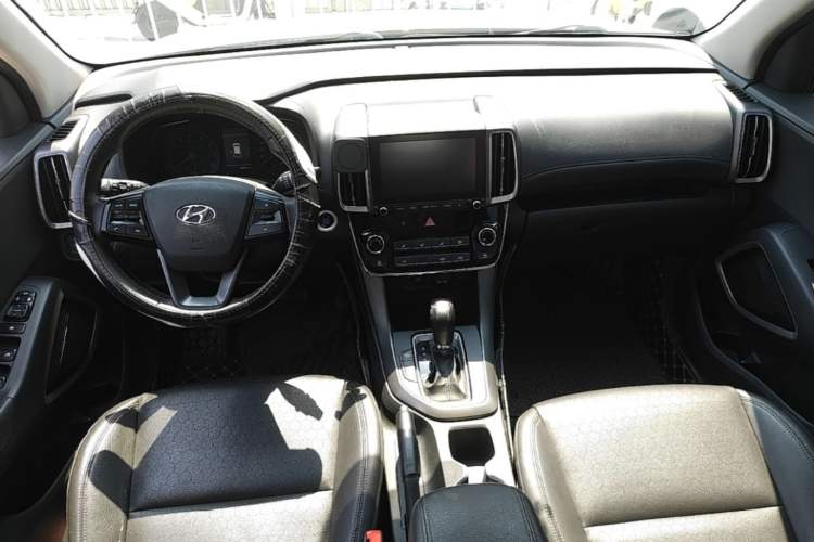 Used Hyundai ix35 2018 2.0L Automatic 2WD Zhiyong·Changxiang Edition Center Console