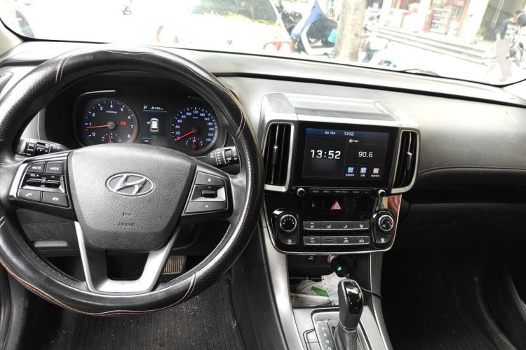 Used Hyundai ix35 2018 2.0L Automatic 2WD Zhiyong·Changxiang Edition Center Console