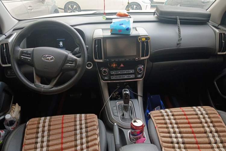 Used Hyundai ix35 2018 2.0L Automatic 2WD Zhiyong·Changxiang Edition Center Console