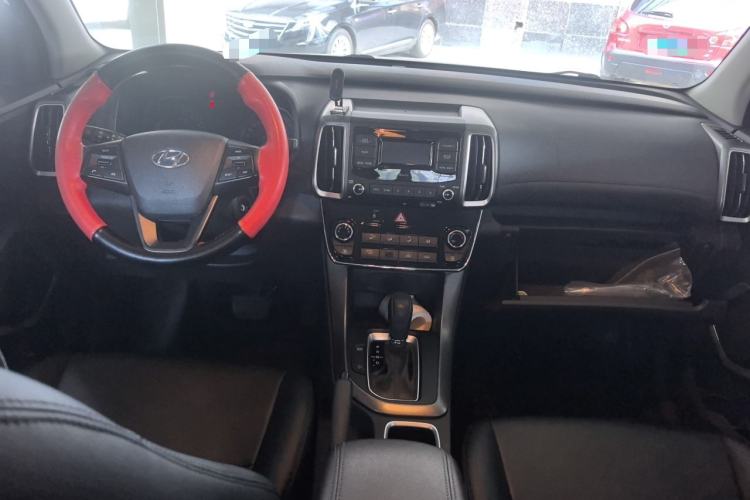 Used Hyundai ix35 2018 2.0L Automatic 2WD Zhiyong·Changzhi Edition Center Console