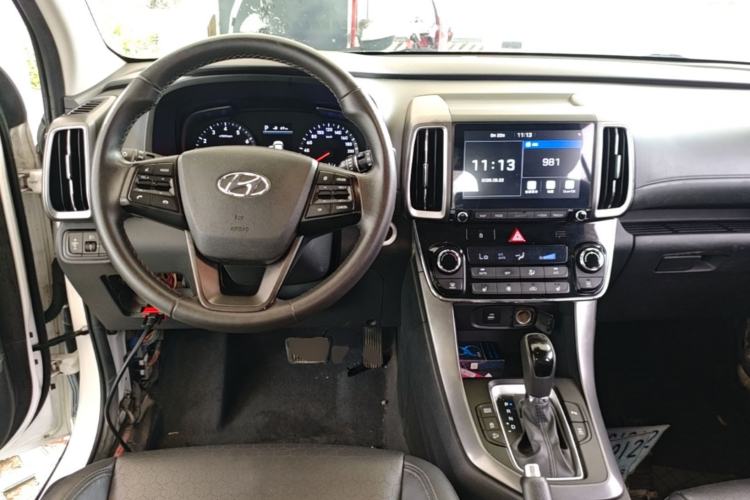 Used Hyundai ix35 2018 2.0L Automatic 4x4 Zhiyong – Flagship Edition Center Console