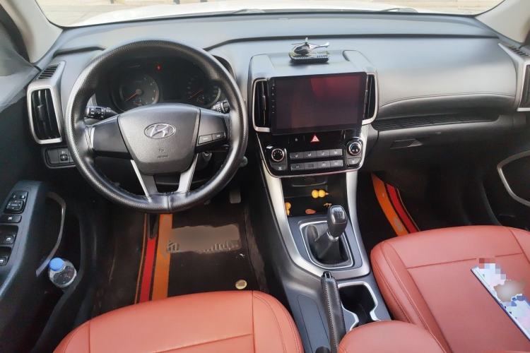 Used Hyundai ix35 2018 2.0L Manual Two-Wheel Drive Zhiyong·Changzhi Edition Center Console
