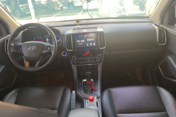 Used Hyundai ix35 2018 2.0L Automatic 2WD Zhiyong·Changxiang Edition Center Console