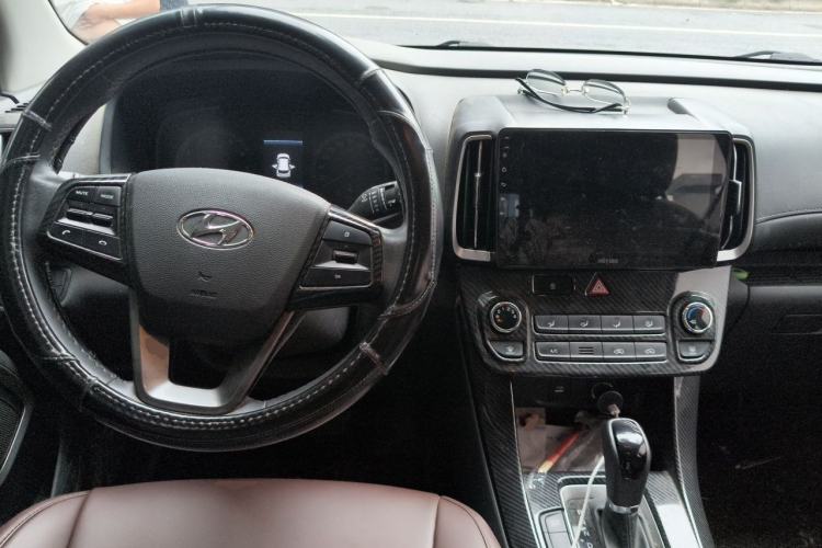Used Hyundai ix35 2018 2.0L Automatic 2WD Zhiyong·Changxiang Edition Center Console